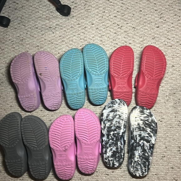 6 pairs of crocs 185 for all or 35 each - Picture 2 of 2